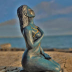 Abstract Resin Goddess Sculpture, 17 cm x 6 cm x 9,5 cm
