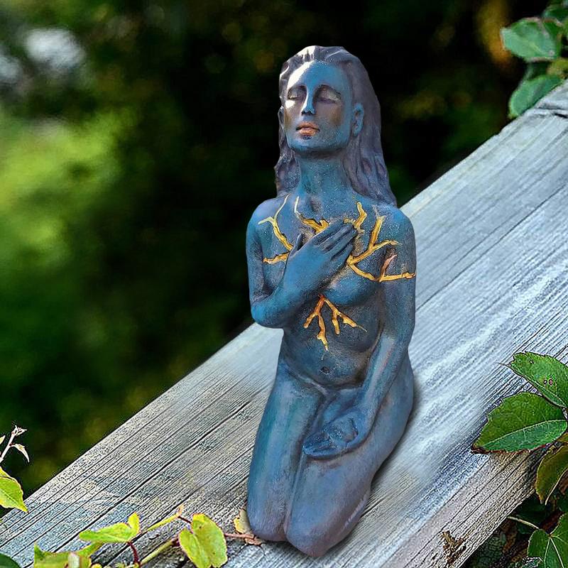 Abstract Resin Goddess Sculpture, 17 cm x 6 cm x 9,5 cm