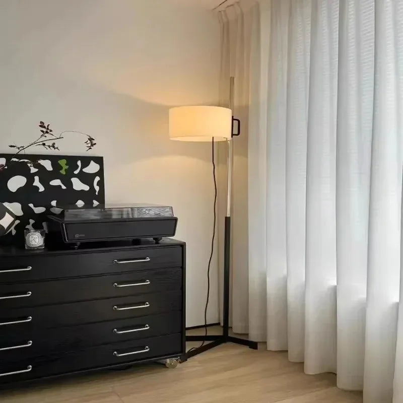 Agnor Black Floor Lamp-Welvere
