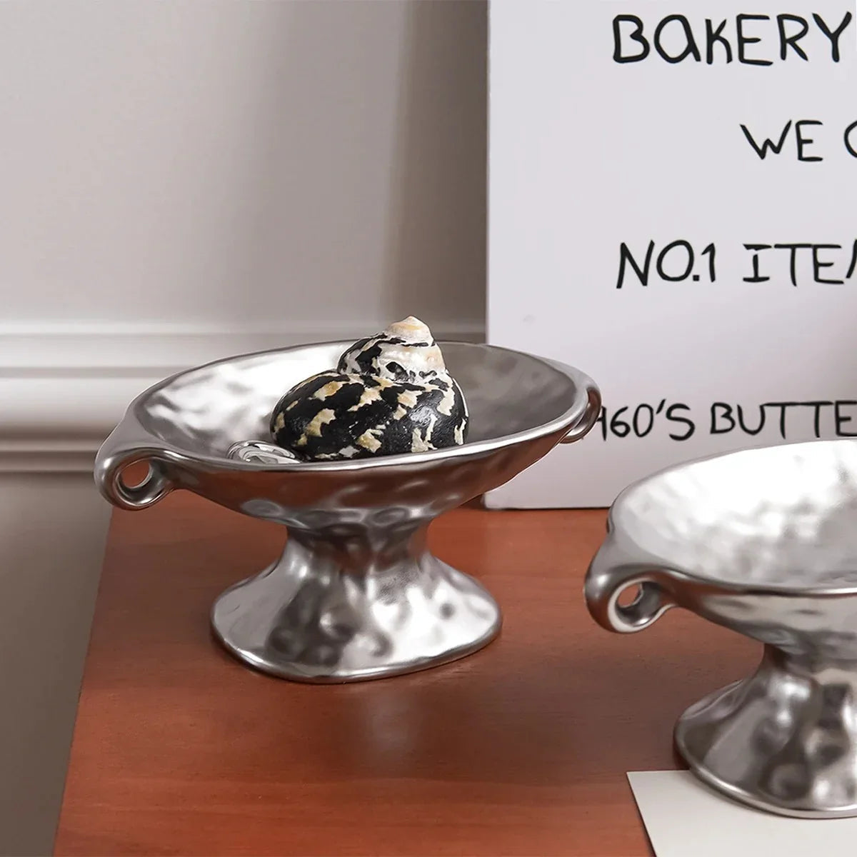 Amus Tray-Welvere