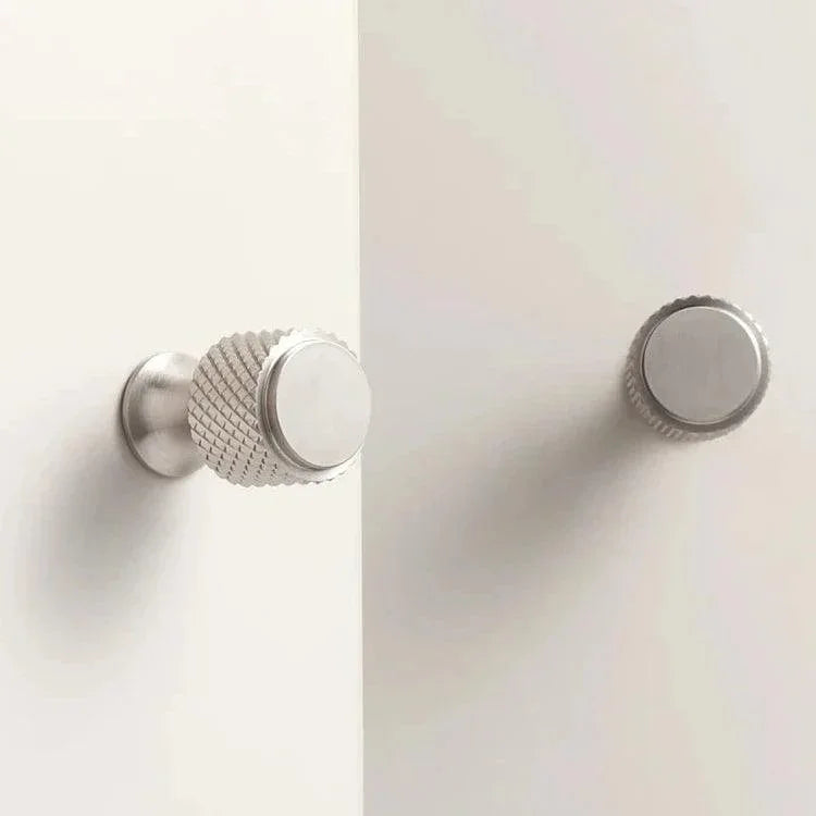 Auro Diamond-cut Knurled Knobs-Welvere