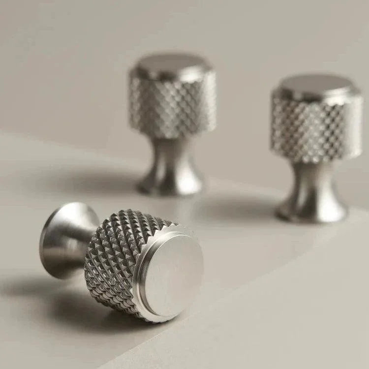 Auro Diamond-cut Knurled Knobs-Welvere