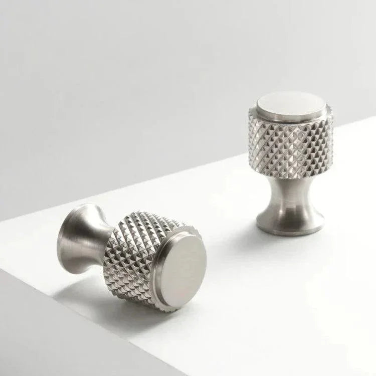 Auro Diamond-cut Knurled Knobs-Welvere