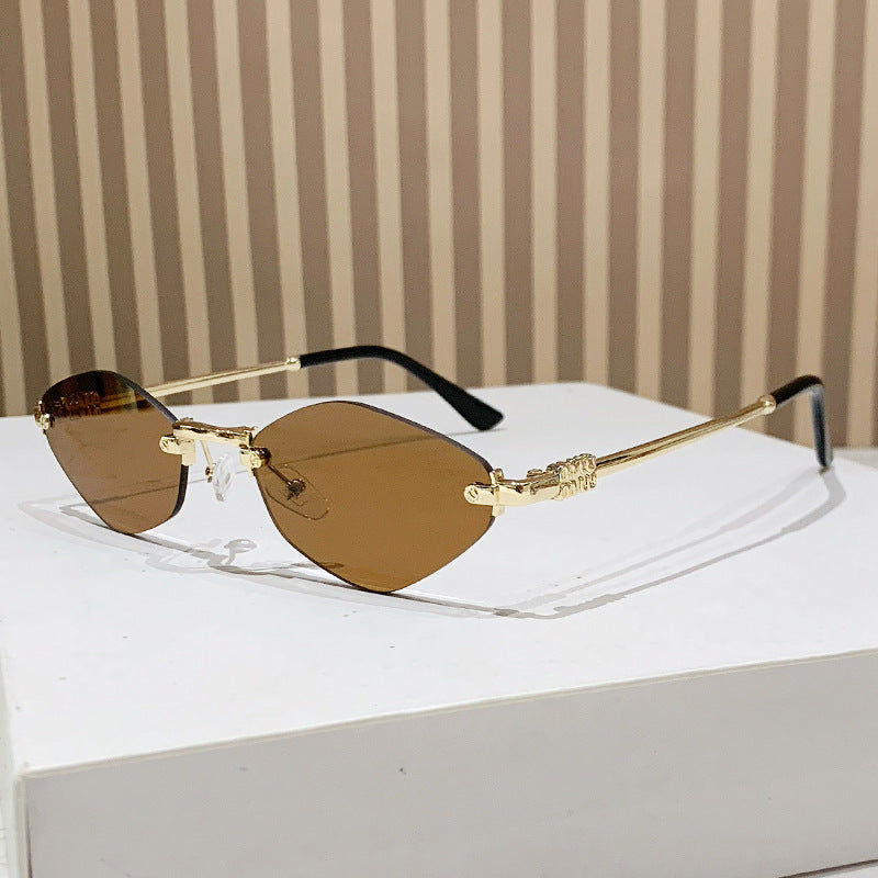 Women's Cat-Eye Sunglasses - Modern Elegance Style, view 11