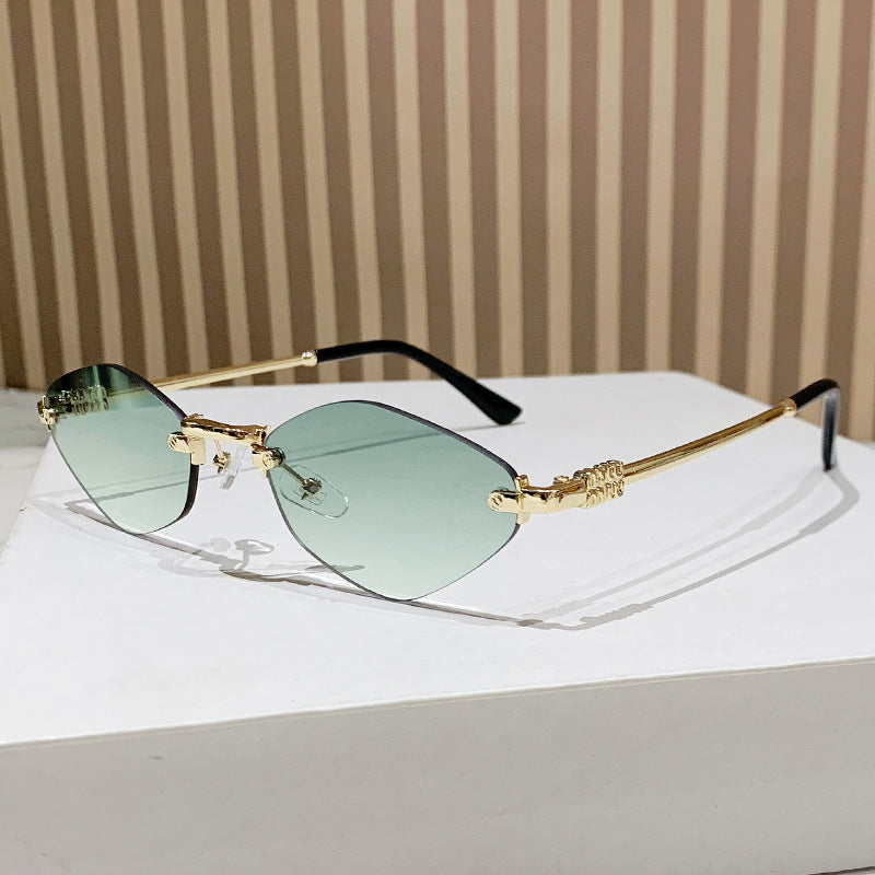 Women's Cat-Eye Sunglasses - Modern Elegance Style, view 6