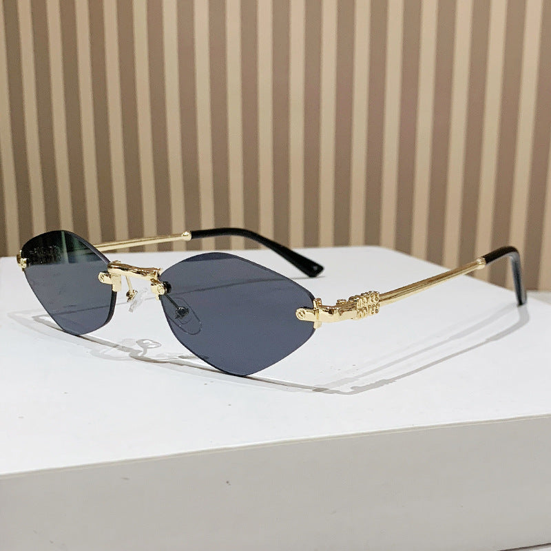 Women's Cat-Eye Sunglasses - Modern Elegance Style, view 7