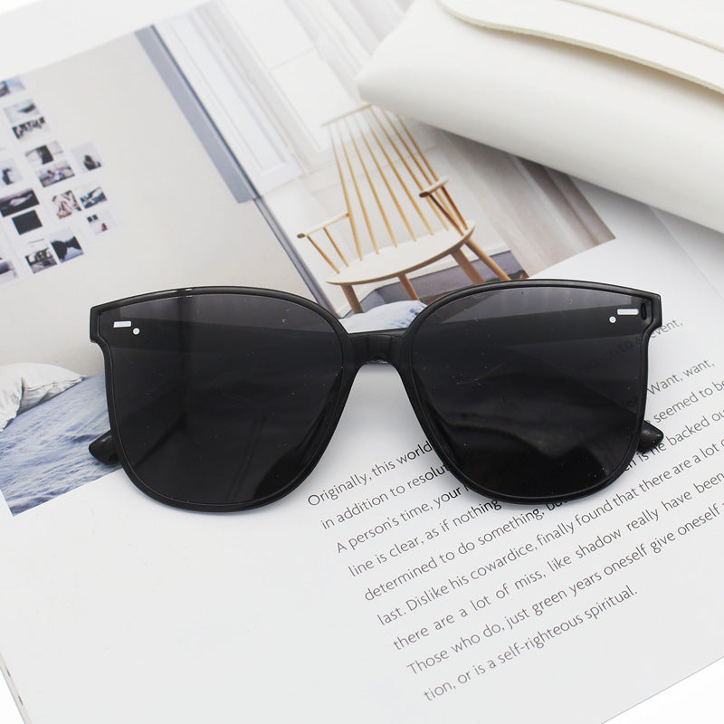 Ladies Cat-Eye Sunglasses for Women - Cat-Eye Shape, Elegant Design, view 2
