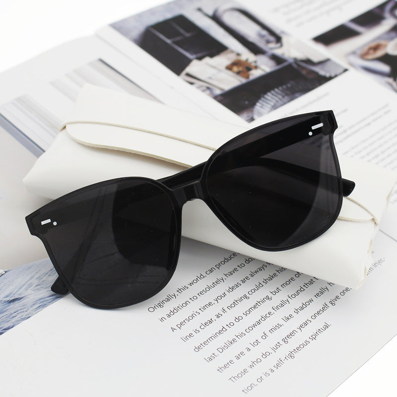 Ladies Cat-Eye Sunglasses for Women - Cat-Eye Shape, Elegant Design, view 3