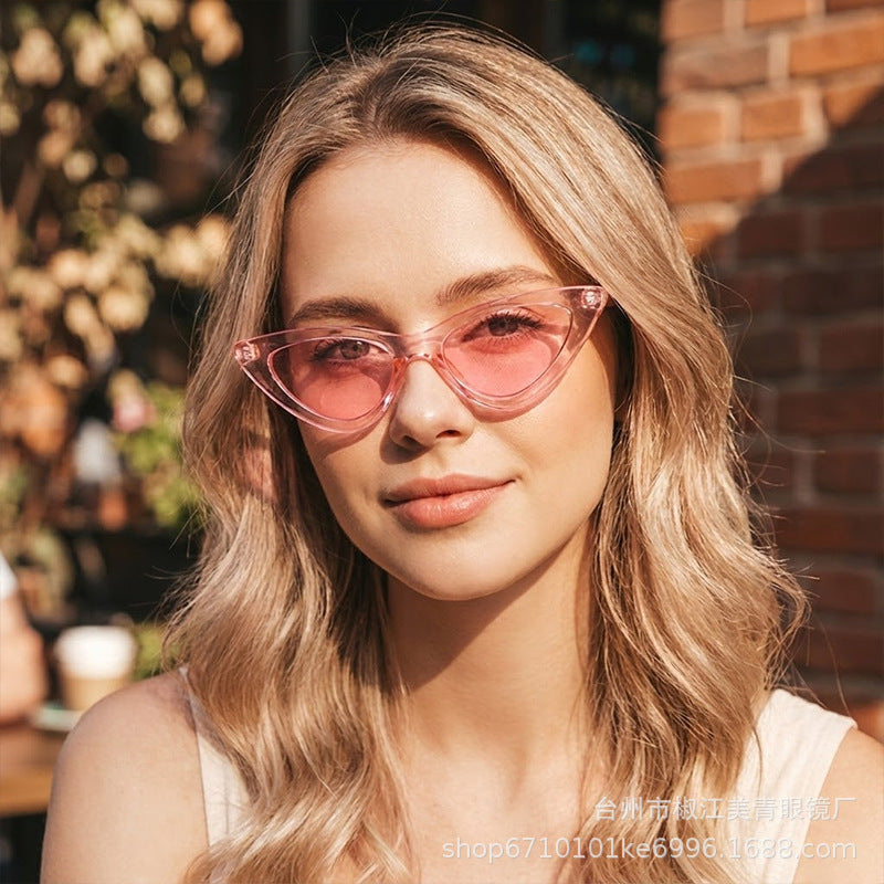 Ladies Cat-Eye Sunglasses - Elegant Tortoiseshell Pattern, view 4