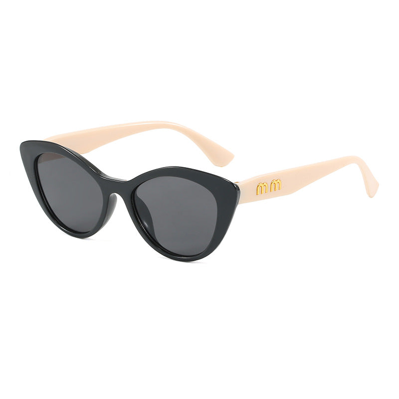 Women's Cat-Eye Sunglasses - Vintage Style, High-Quality Plastic Frame, view 3