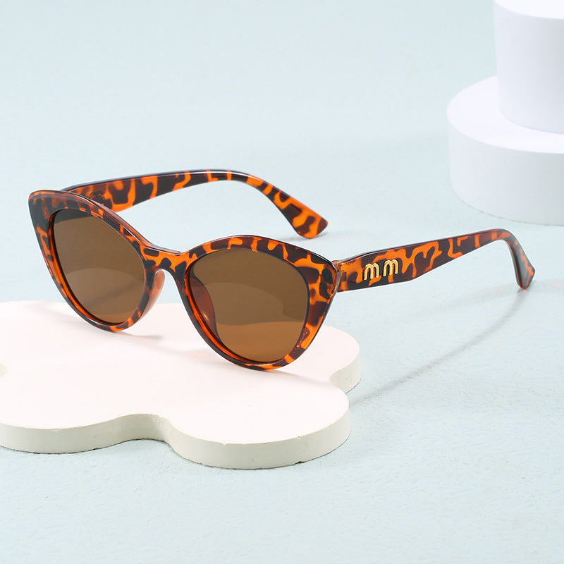 Women's Cat-Eye Sunglasses - Vintage Style, High-Quality Plastic Frame