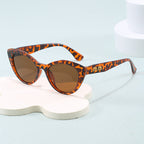 Women's Cat-Eye Sunglasses - Vintage Style, High-Quality Plastic Frame