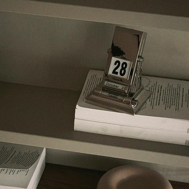 Falkin Rotating Desk Calendar-Welvere