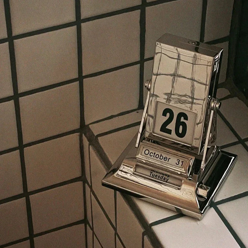 Falkin Rotating Desk Calendar-Welvere