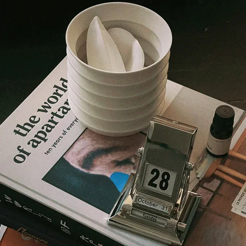 Falkin Rotating Desk Calendar-Welvere