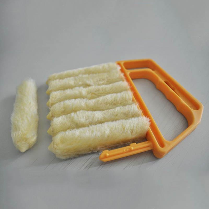Handheld Microfiber Window and Venetian Blind Cleaning Brush