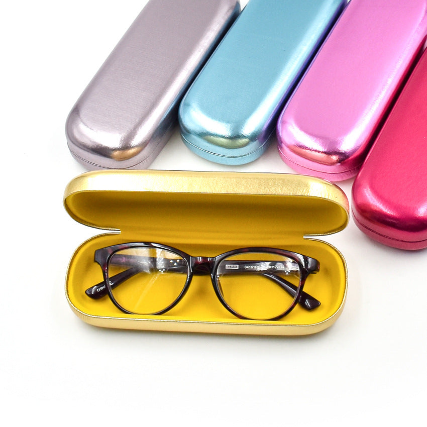 Hard-Shell Eyewear Case with Two Cleaning Cloths