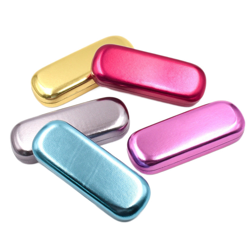 Hard-Shell Eyewear Case with Two Cleaning Cloths