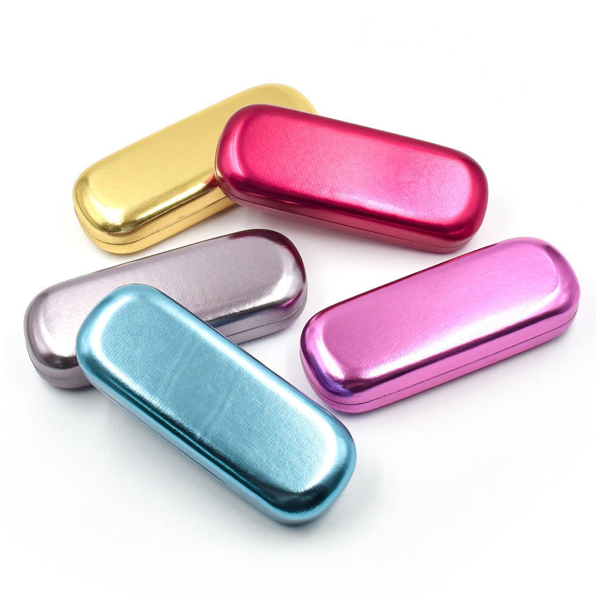 Hard-Shell Eyewear Case with Two Cleaning Cloths