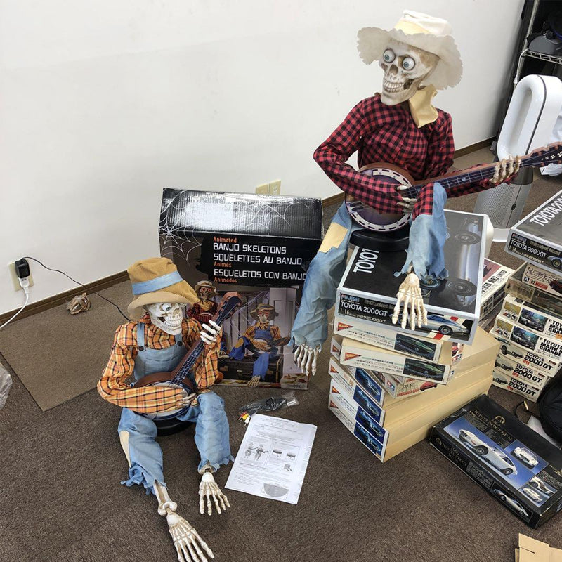 Funny Animated Duel Banjo Skeletons - 40cm, Battery Powered, view 11
