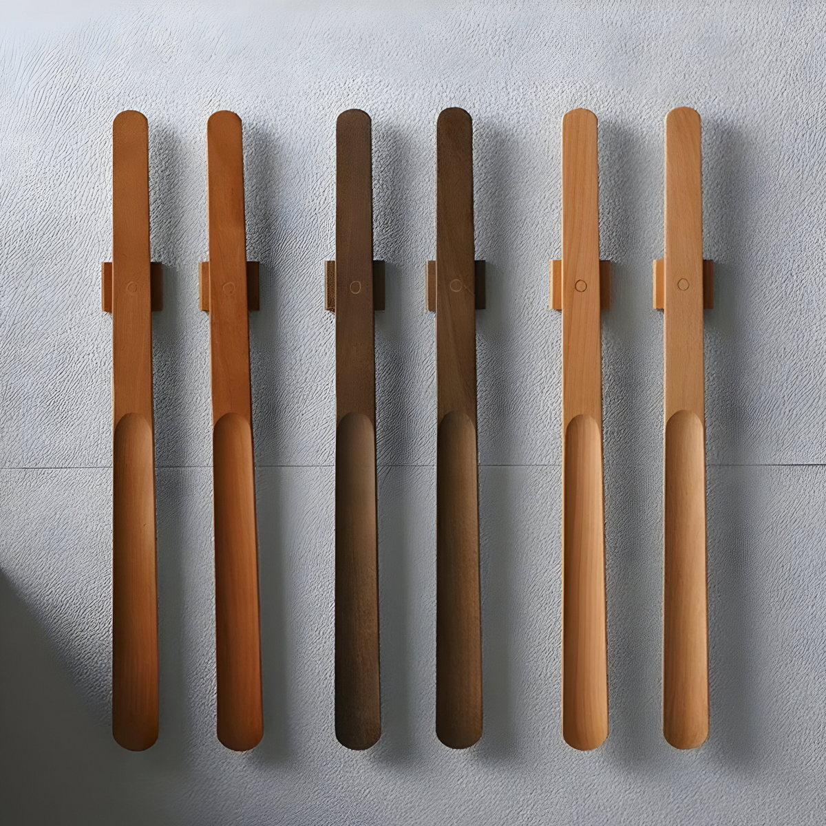 Long-Handled Wooden Shoe Horn with Magnetic Handle, 55 cm