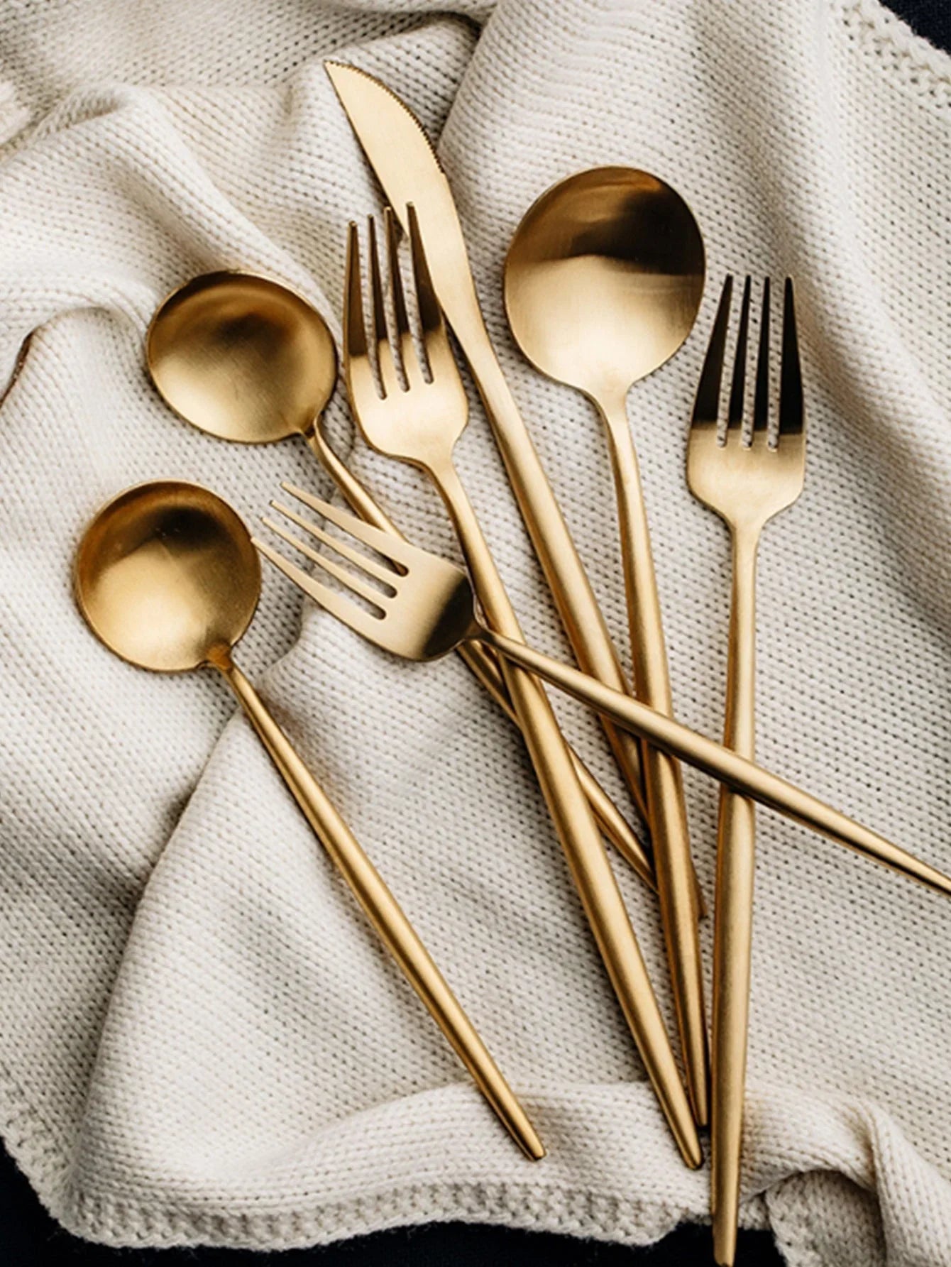 Lucisse Cutlery Set - 24pcs-Welvere