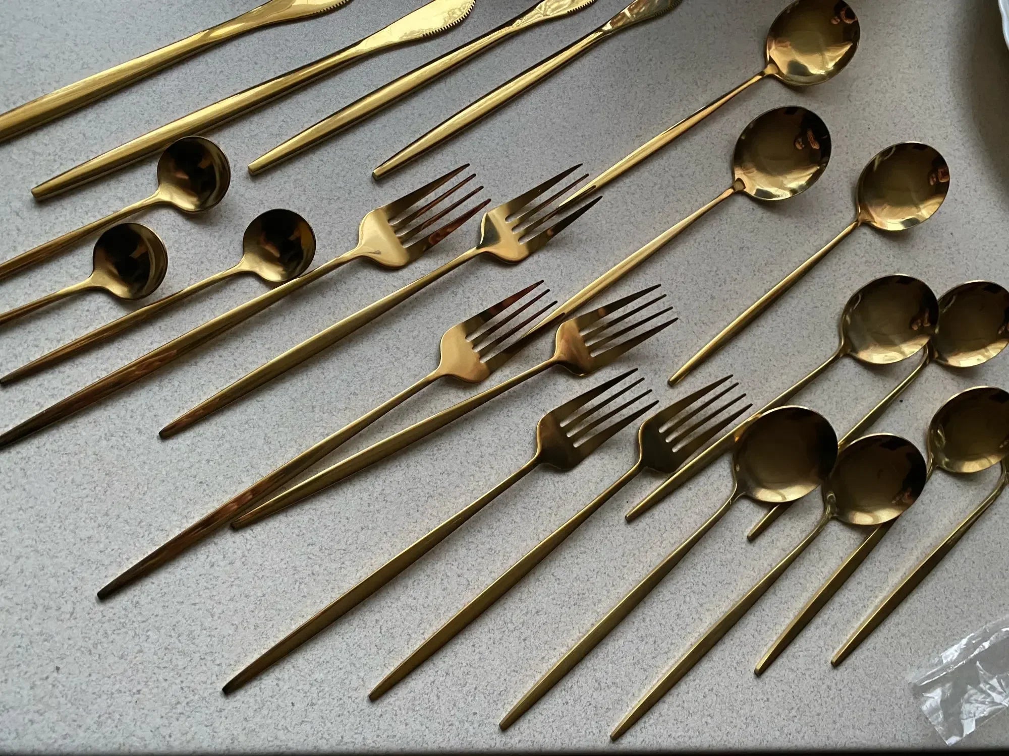 Lucisse Cutlery Set - 24pcs-Welvere