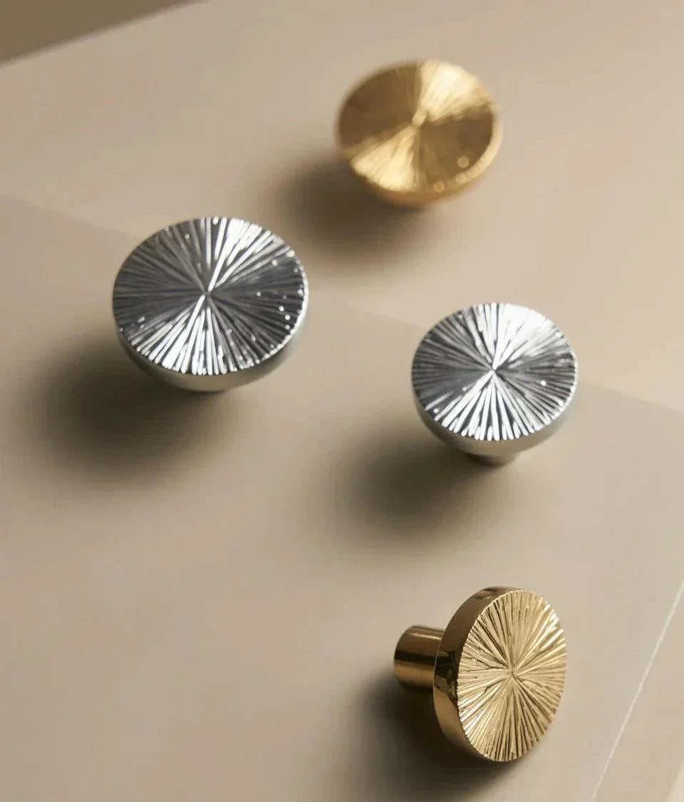 Lucus Alva Knobs-Welvere
