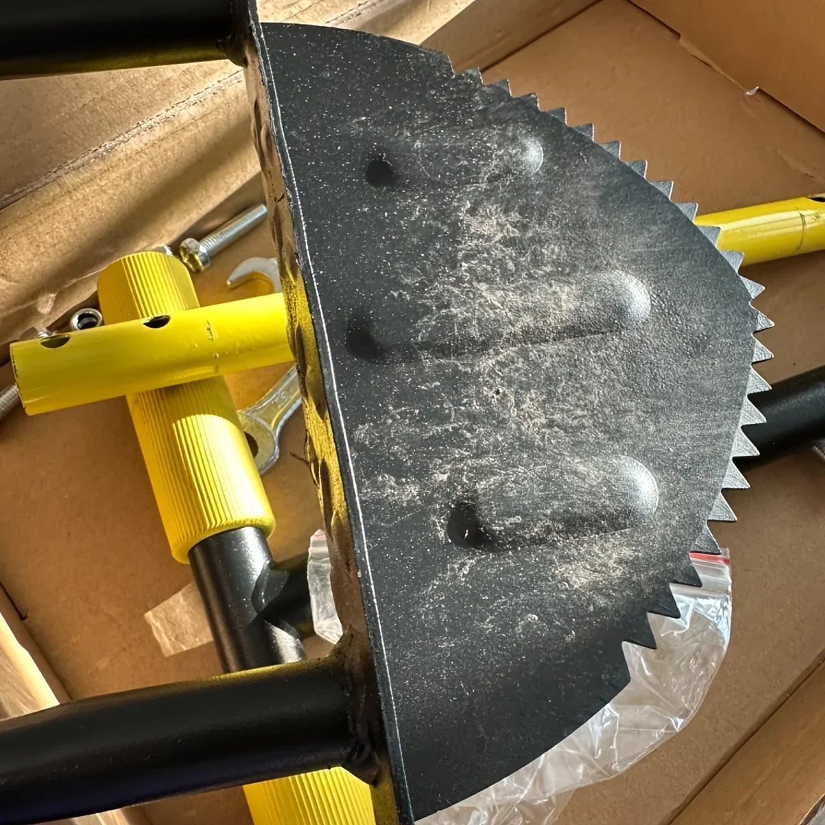 Manual Lawn Edger with Half-Moon Serrated Blade and Long Handle