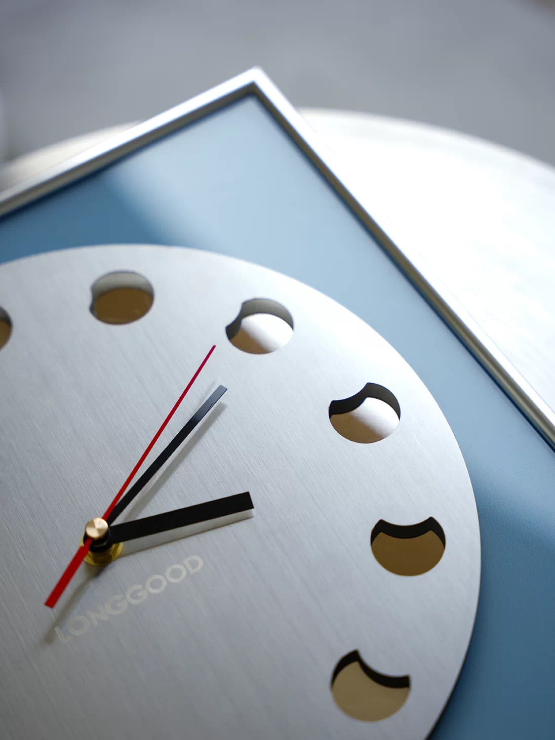 Margot Hills Clock-Welvere