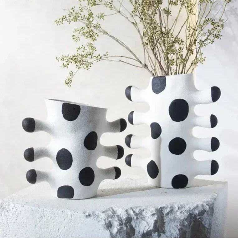 Milo Resin Vase-Welvere