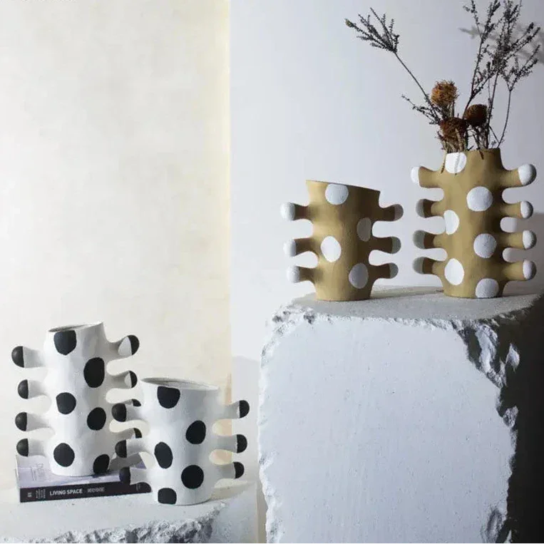 Milo Resin Vase-Welvere
