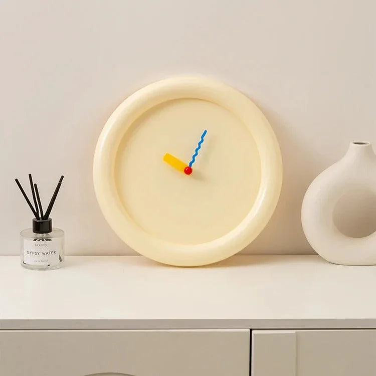 Nora Livine Clock-Welvere