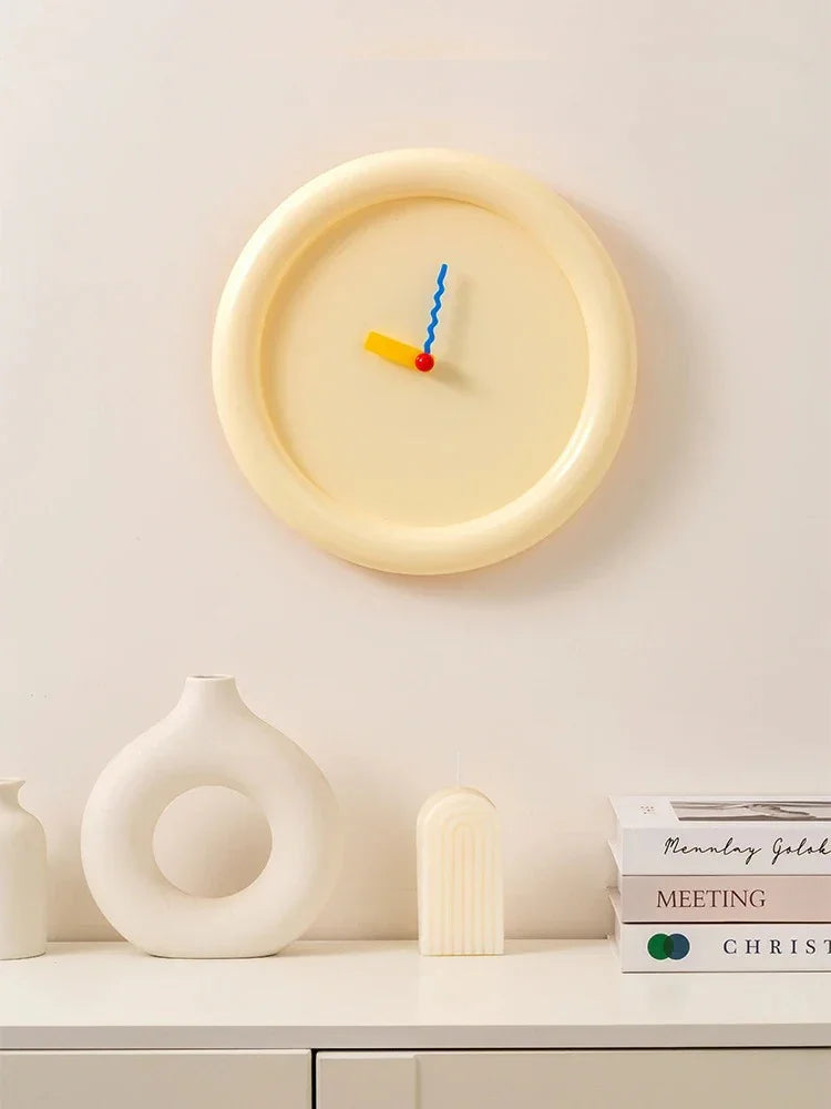 Nora Livine Clock-Welvere