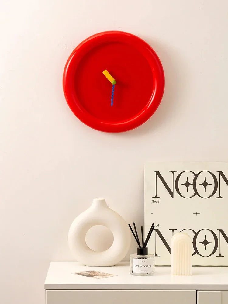 Nora Livine Clock-Welvere