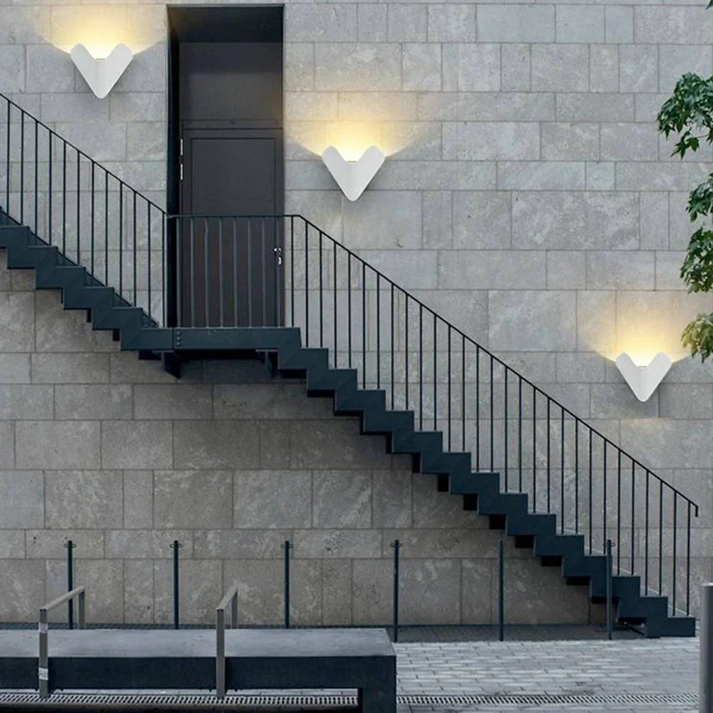 Oakcliff LED Outdoor Livine Lamp-Welvere