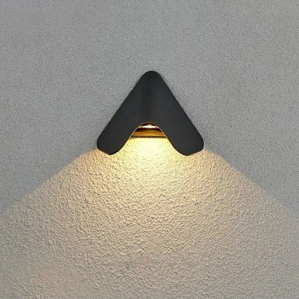 Oakcliff LED Outdoor Livine Lamp-Welvere