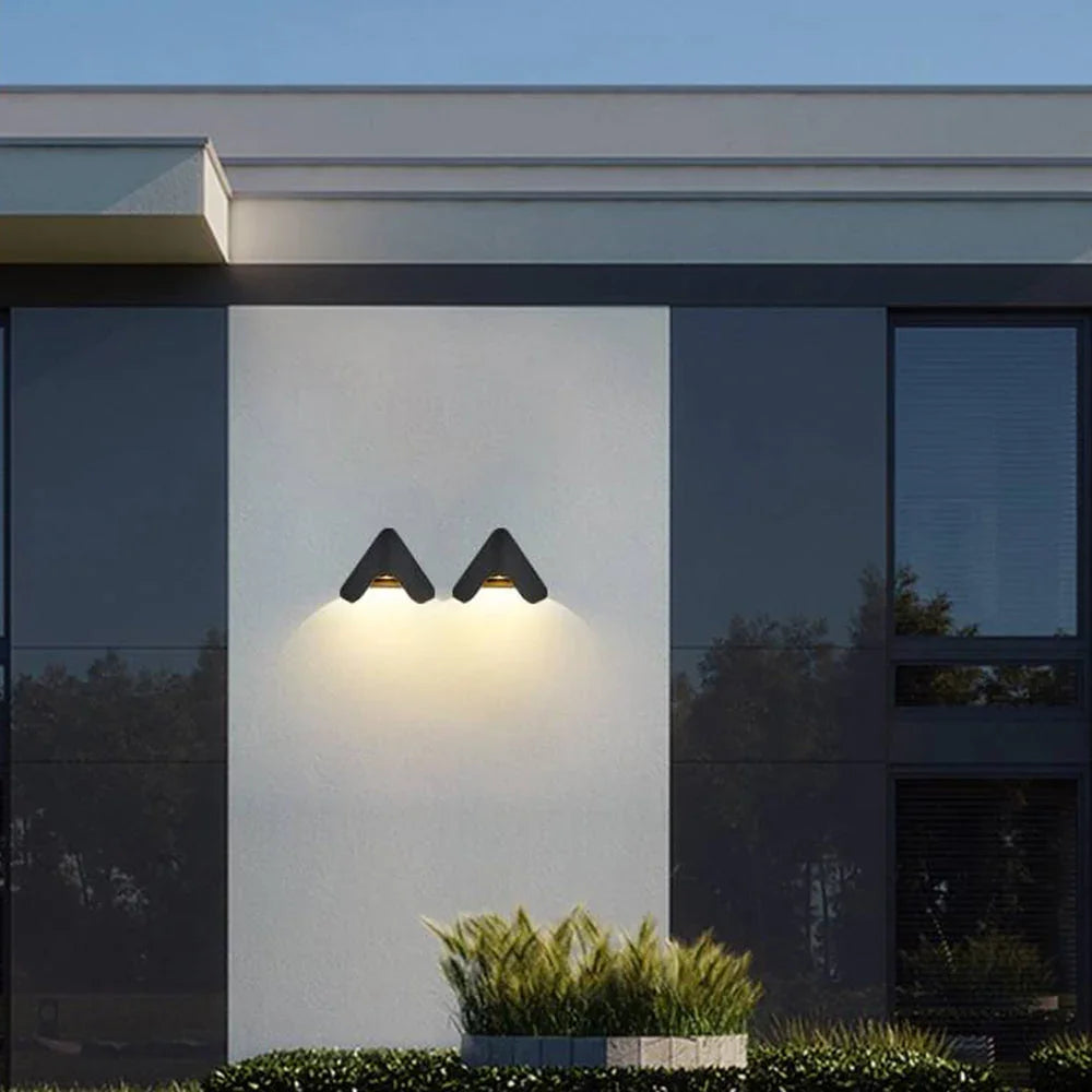 Oakcliff LED Outdoor Livine Lamp-Welvere