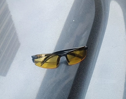 Photochromic Sunglasses with Self-Tinting Lenses