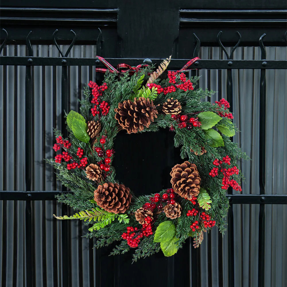 Red Berry Christmas Wreath, 17.7-inch Diameter