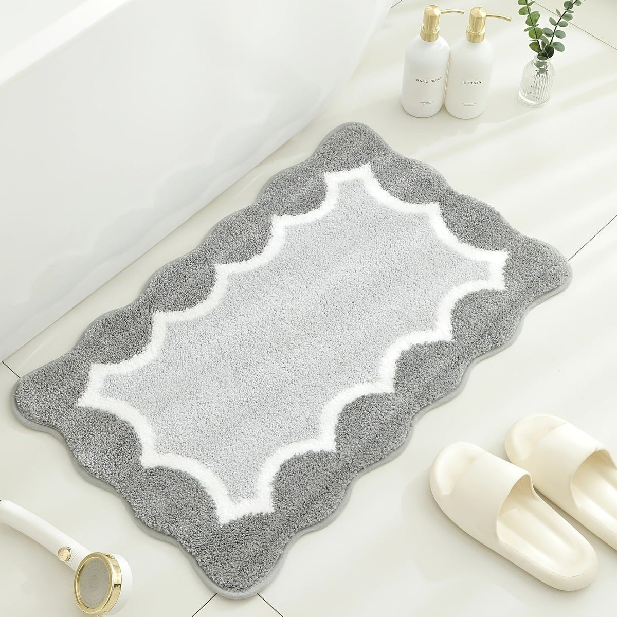 Scalloped Microfibre Bath Mat with Rubber Backing