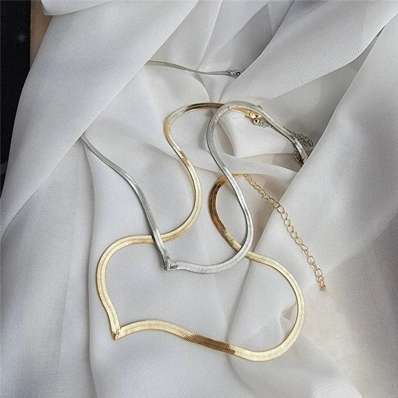 V Taper Herringbone Necklace for Women - Classic Style, view 6
