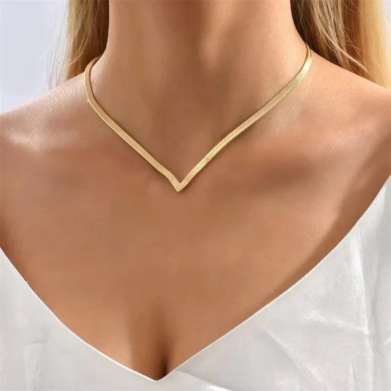 V Taper Herringbone Necklace for Women - Classic Style