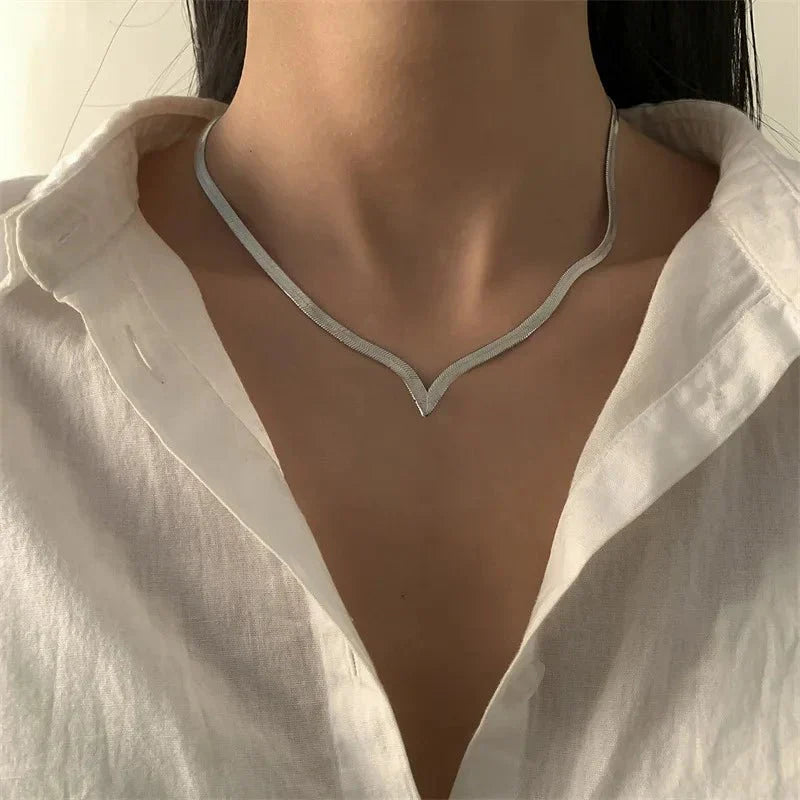 V Taper Herringbone Necklace for Women - Classic Style, view 5