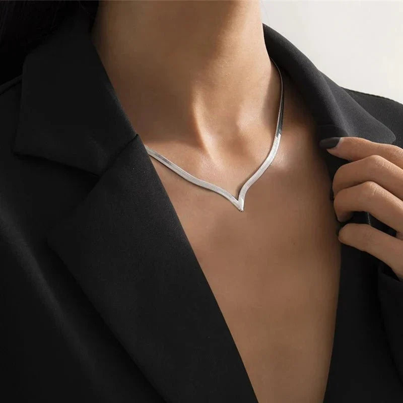 V Taper Herringbone Necklace for Women - Classic Style, view 8