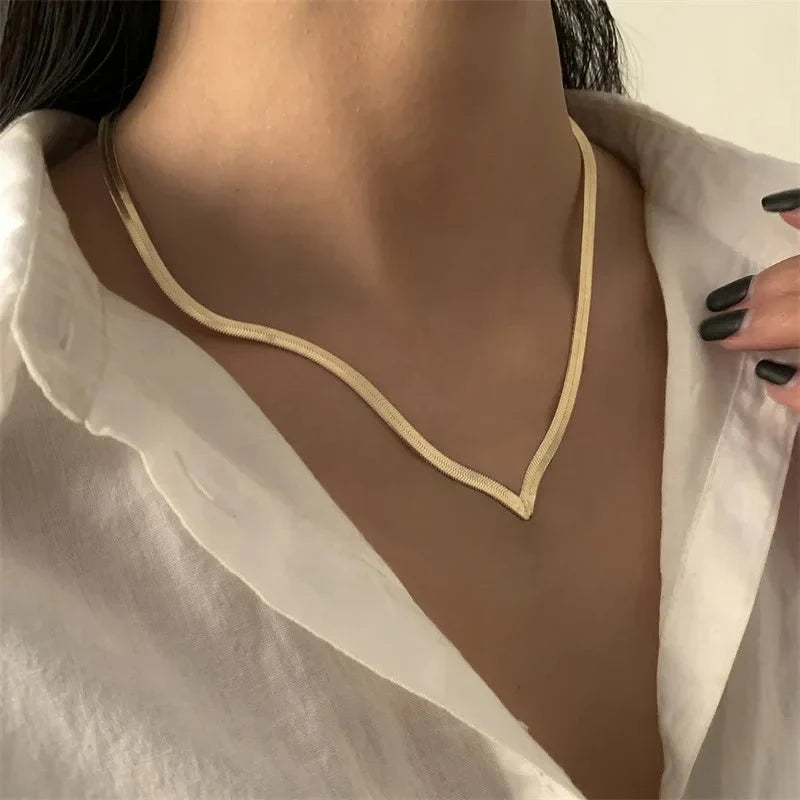 V Taper Herringbone Necklace for Women - Classic Style, view 4