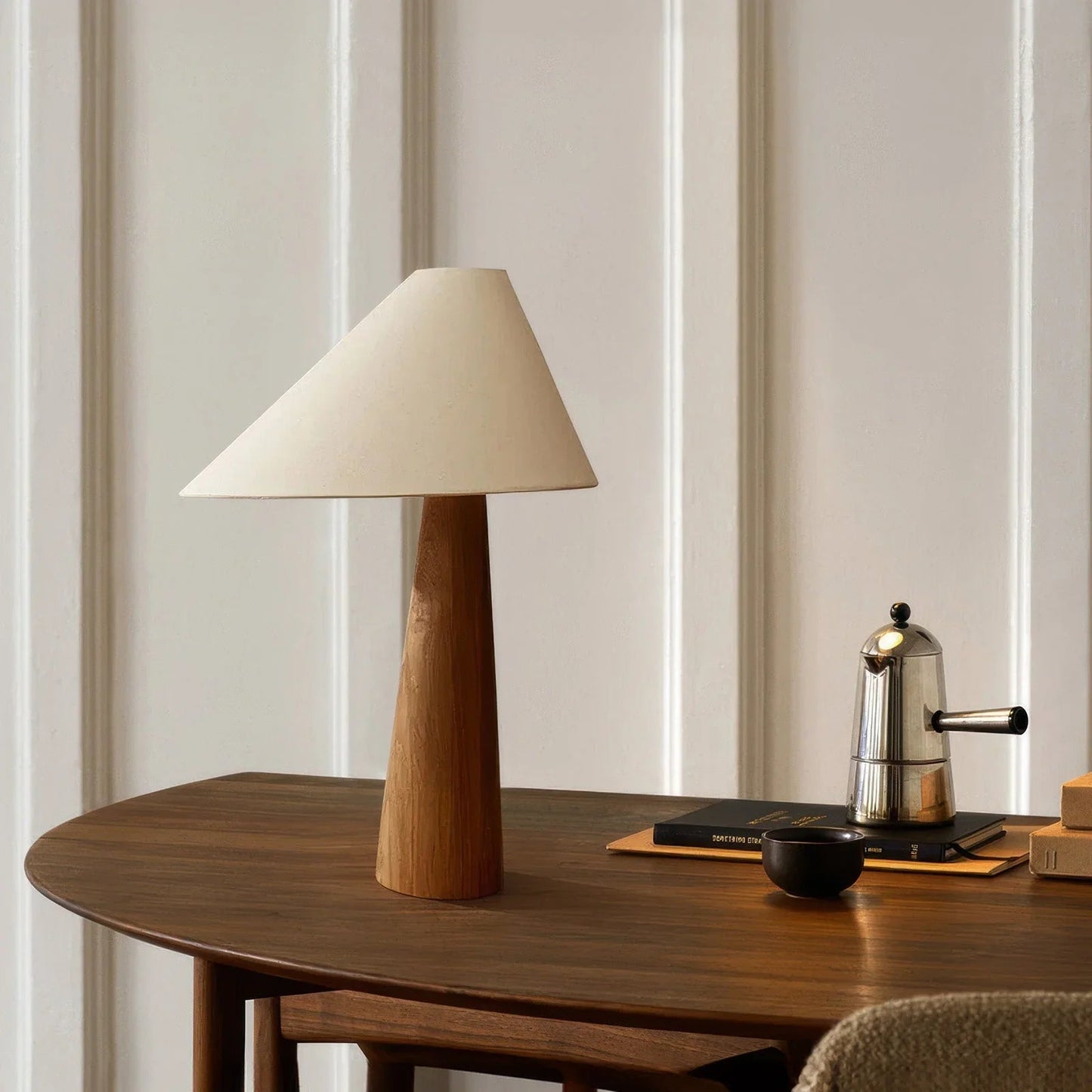 Vinella Wood Table Lamp-Welvere