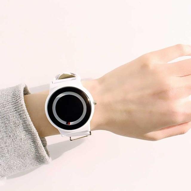 Pointerless Concept Watch for Women and Men - Minimalist Design, 4cm Dial