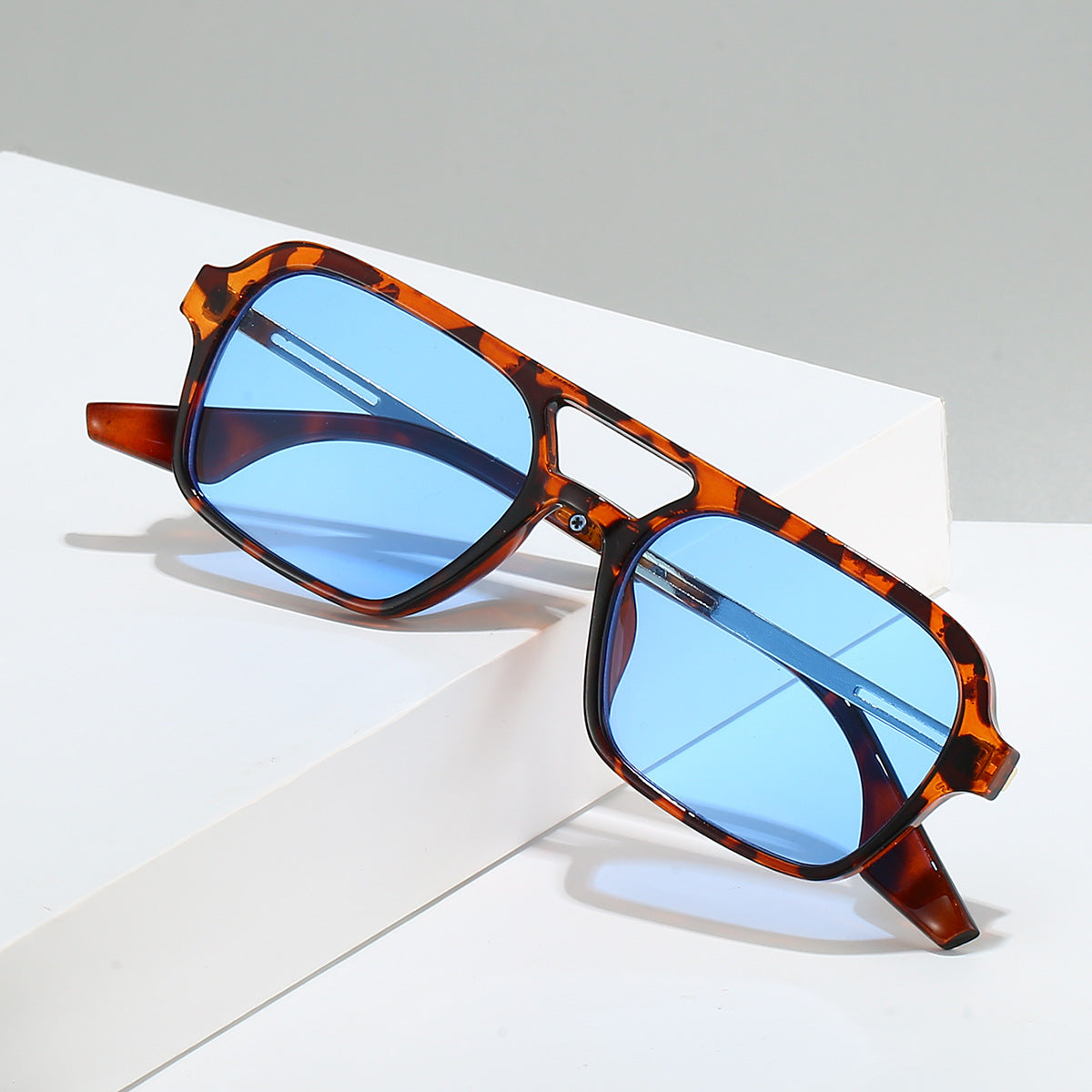 Women's Polarised Sunglasses with Contemporary Design, Blue