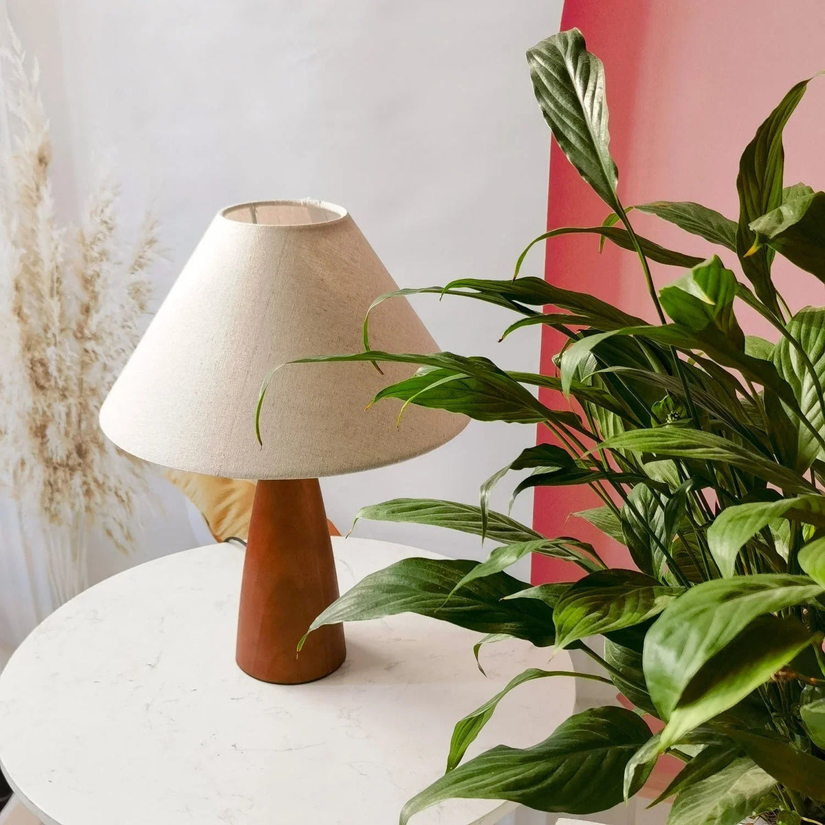 Ylvaia Solid Wood Table Lamp-Welvere